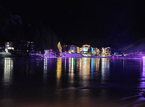 Zauchensee bei Nacht beleuchtet