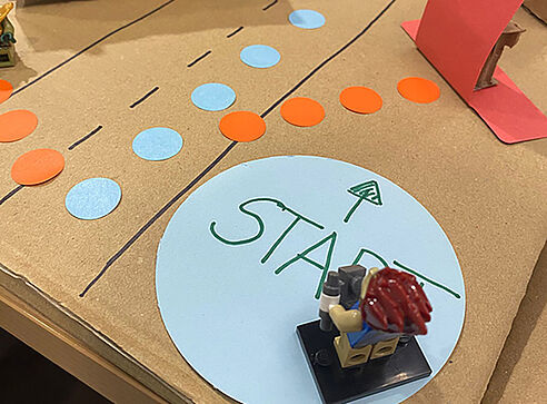 selbstgebasteltes Karton Spielbrett