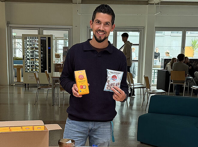 Prof. Gschanes mit Schokolade