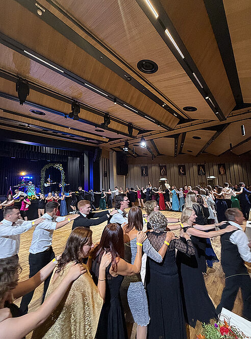 Tanzfläche mit Polonaise