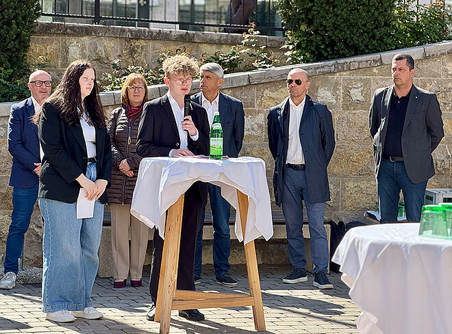 Schrammel und Schener halten Rede