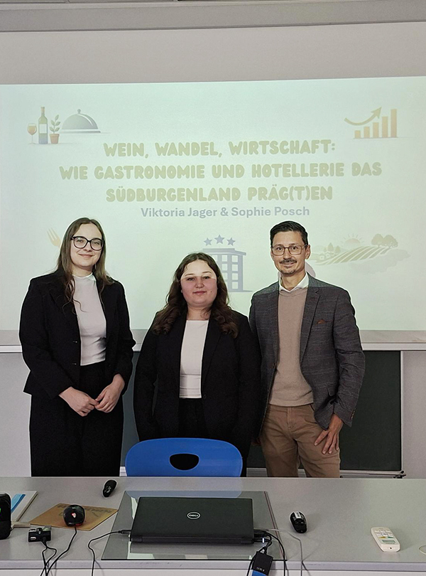 Schülerinnen präsentieren