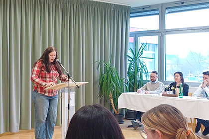 Cristine am Rednerpult