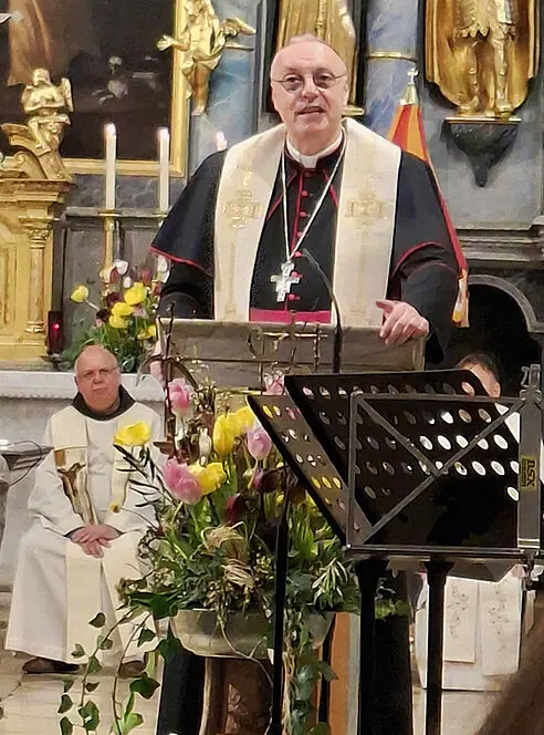 Bischof hält Rede
