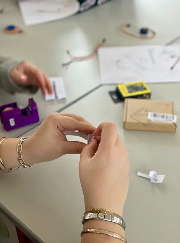 zwei Hände bauen TinySorter